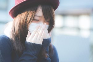 咳込む女性